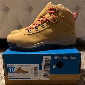 Columbia Women's Yoncalla Mid Suede WP hiking boots